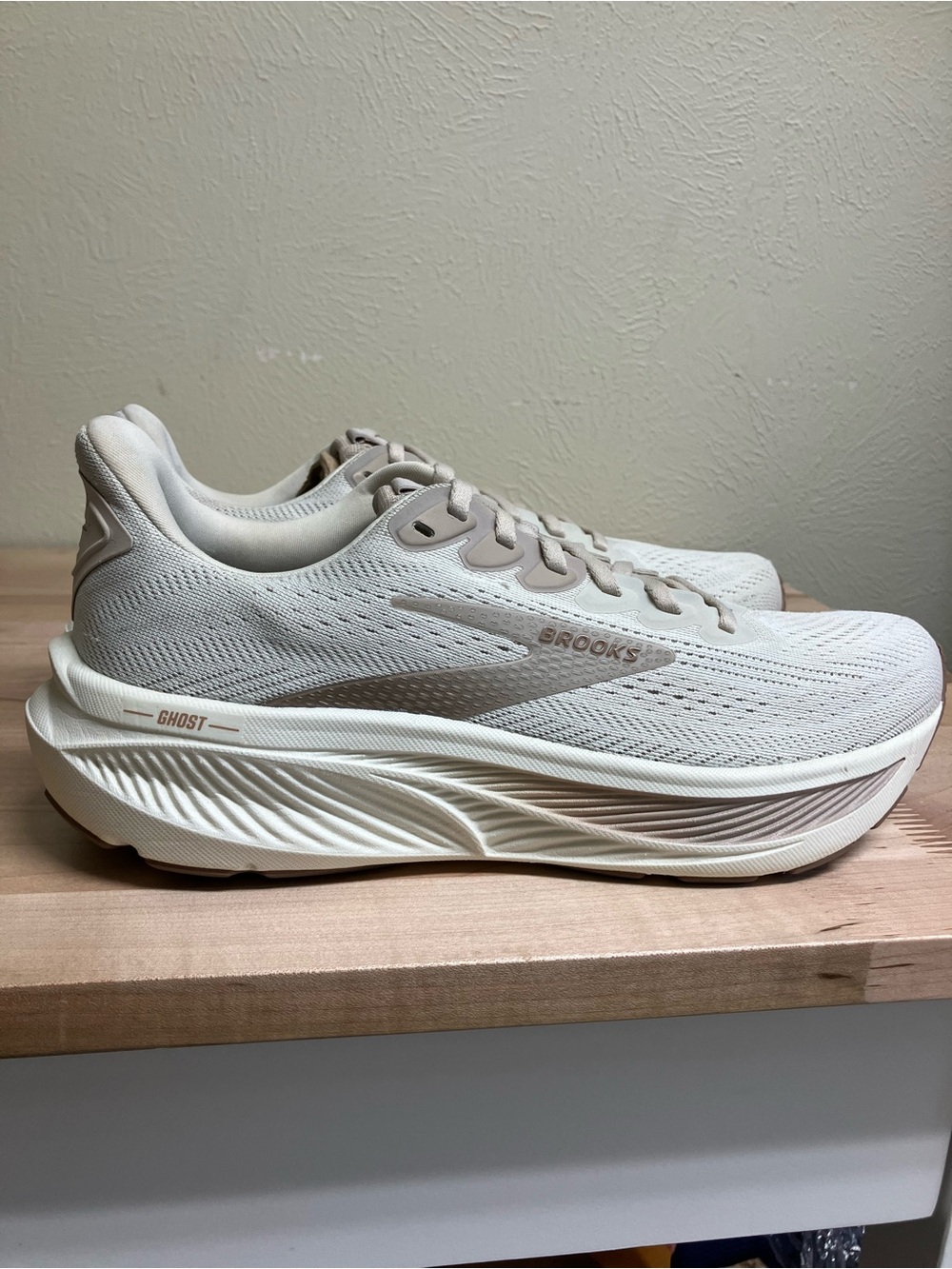 Brooks Ghost 17 Women's Running Shoes — Cream